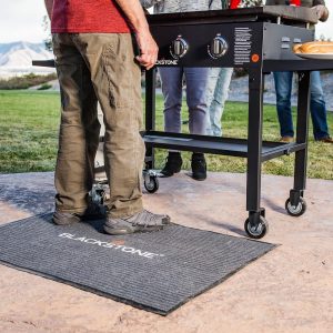 Blackstone Griddle Accessories Grill Splatter Mat (43.5″ x 30.5″), 5036, Under The Grill Mat for Patio & Deck Protection – Outdoor BBQ Grilling Barbecue Pad for Gas Grill, Garage, Black.